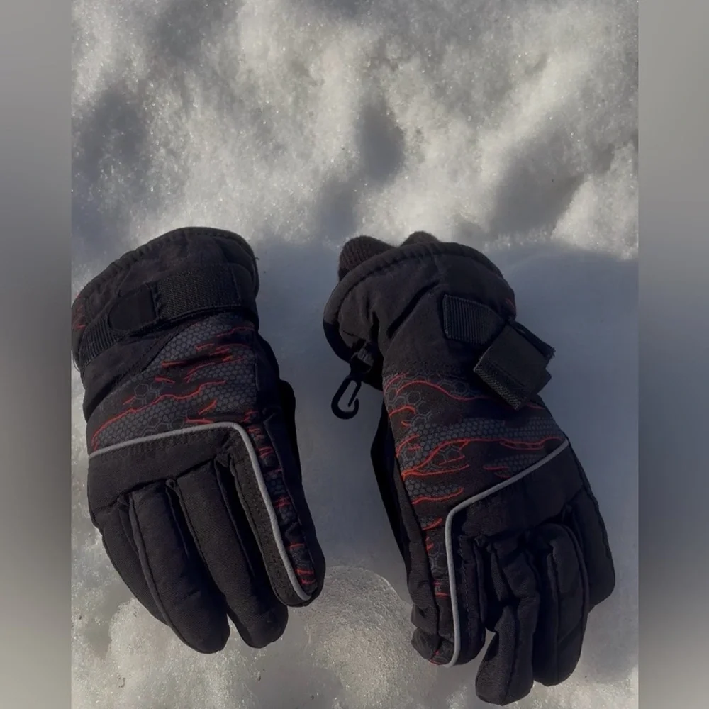 3M THINSULATE | Insulated Black and Red Winter Gloves | Kids Size S 4-7